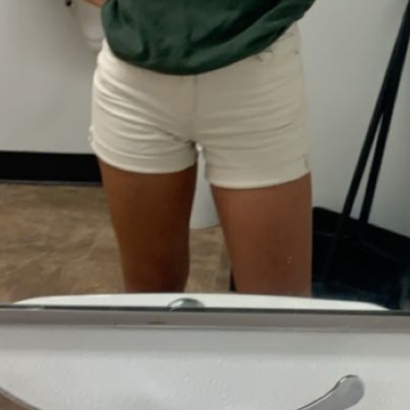 H&M High Waisted Khaki Shorts - Picture 3 of 3